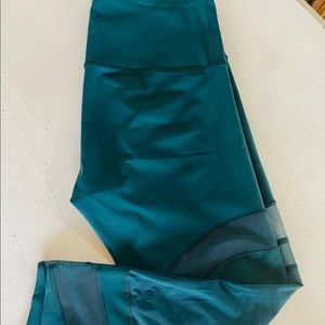 High rise lululemon crops.